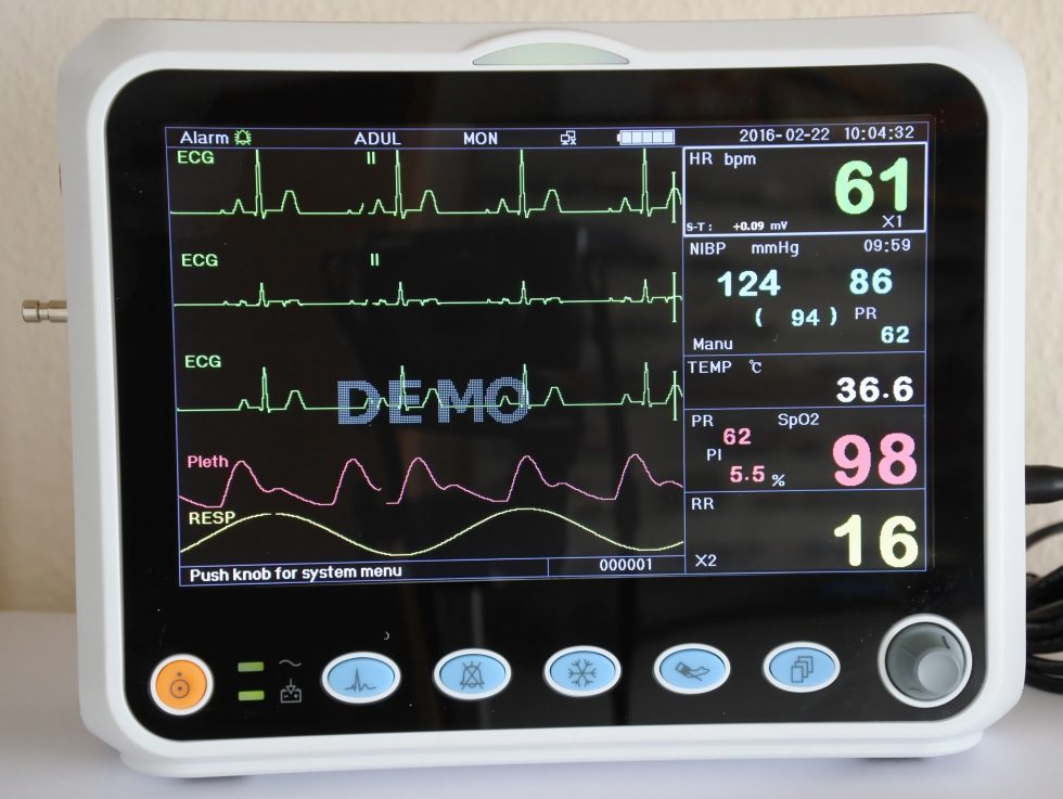 patient monitoring systems ECG, SPO2, NIBP, hearth rate, respiratory